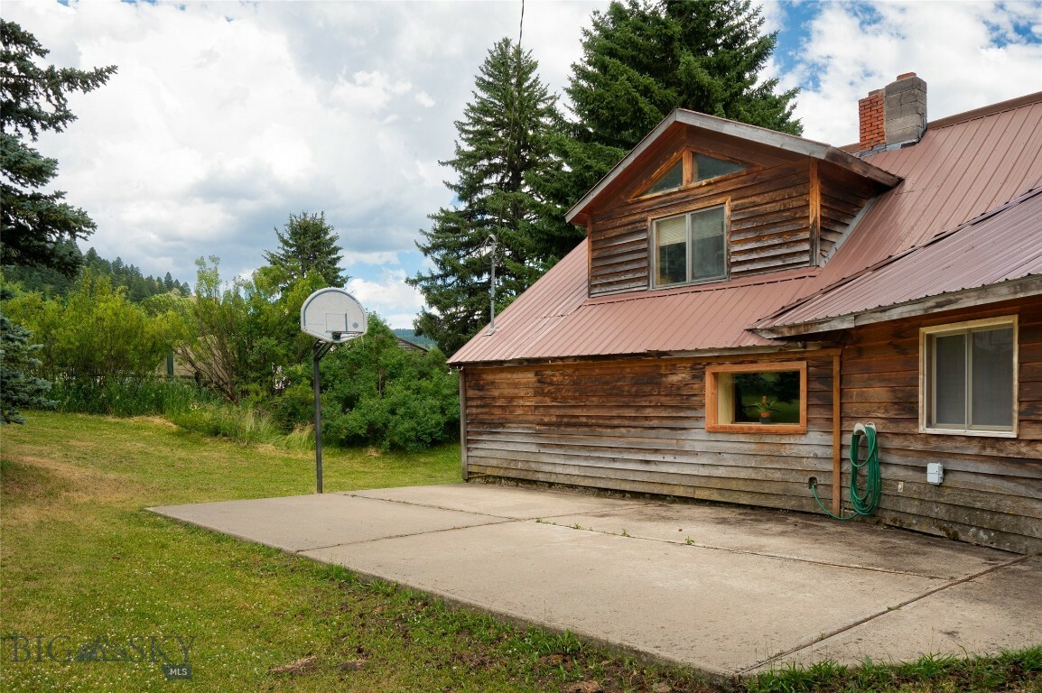 Property Photo:  73 Chestnut Road  MT 59715 