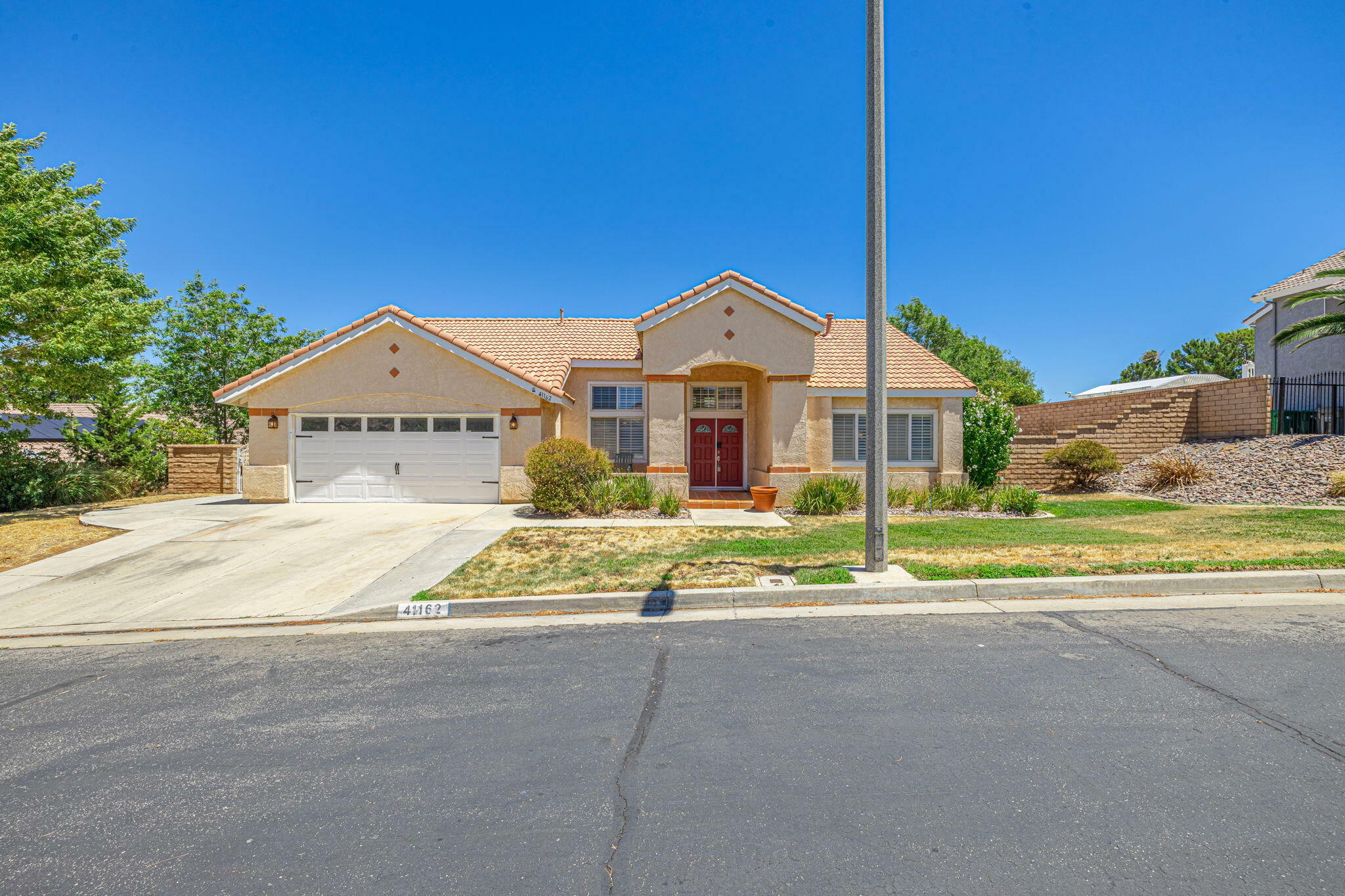 Property Photo:  41162 Estates Lane  CA 93551 