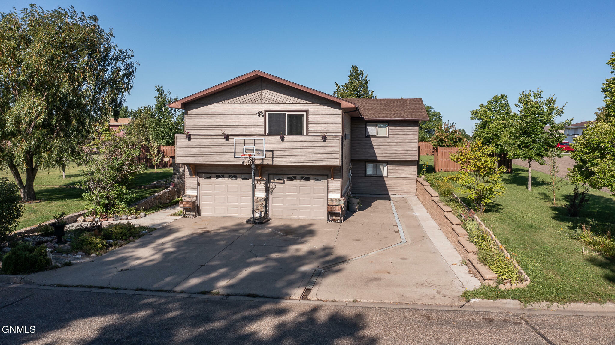 Property Photo:  1913 6th Avenue NE  ND 58523 