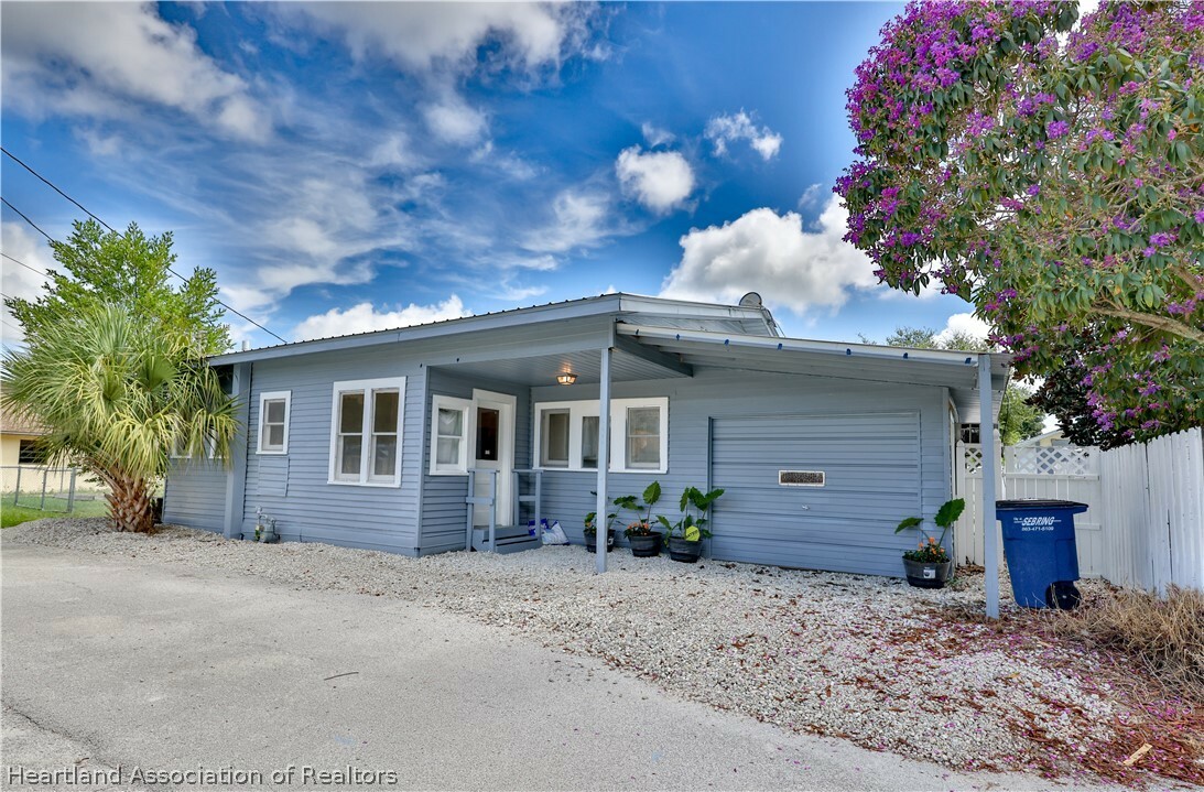 Property Photo:  359 Oak Avenue  FL 33870 