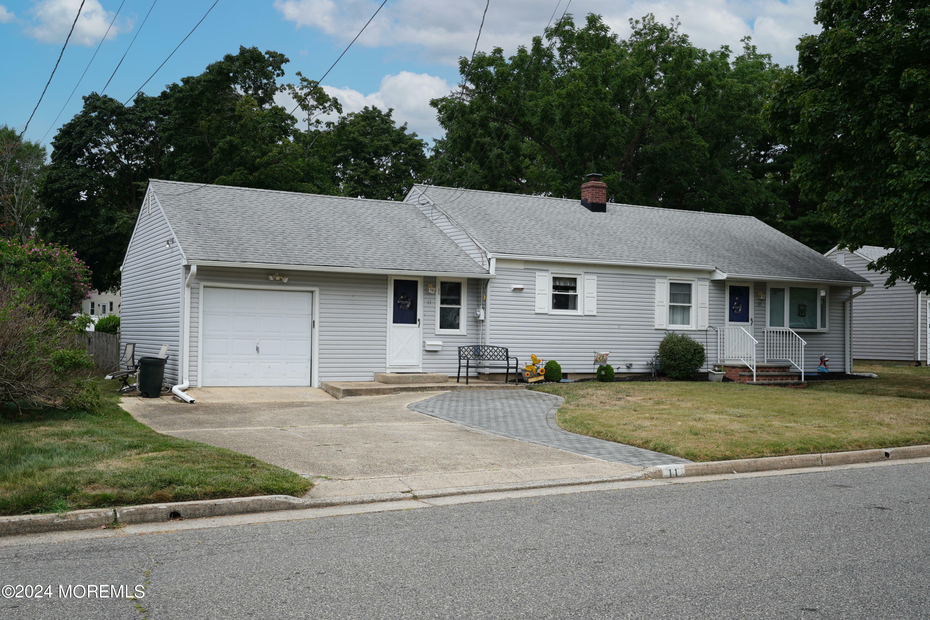 Property Photo:  11 Meadowbrook Avenue  NJ 07724 