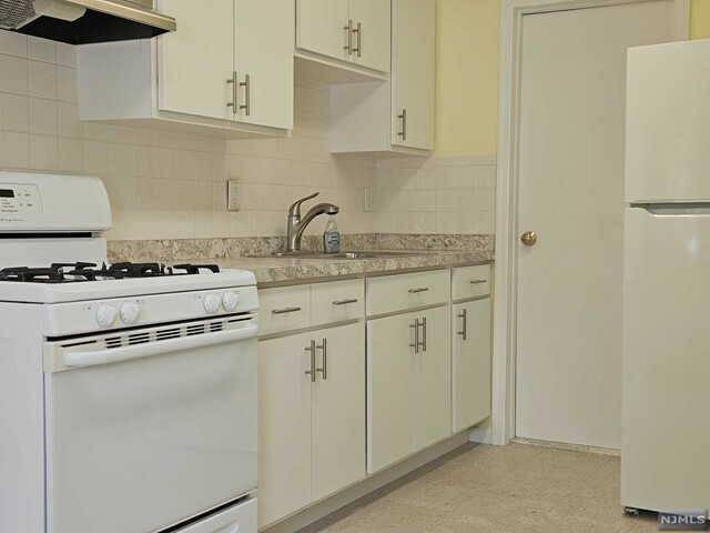 Property Photo:  123 Lexington Avenue B  NJ 07628 