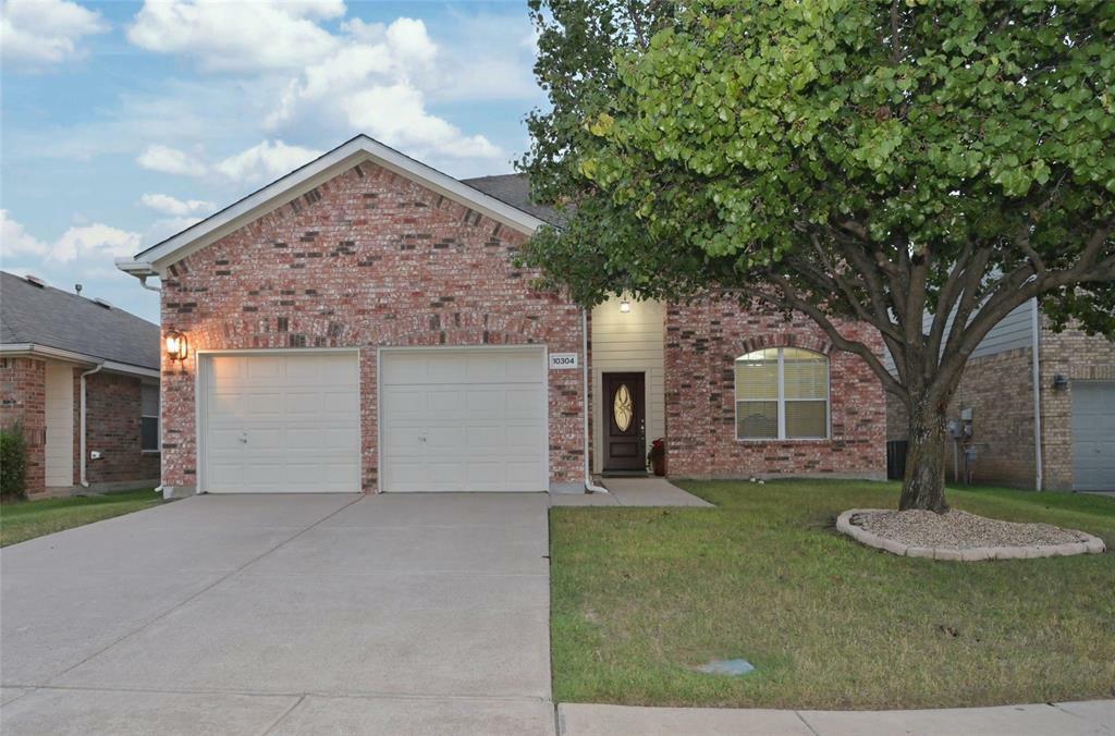 Property Photo: 10304 Lake Park Drive TX 76053