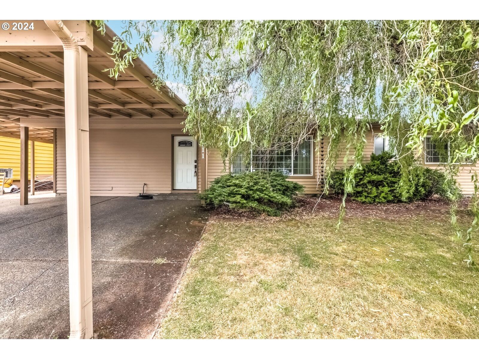 Property Photo: 2211 SE 181st Ave OR 97233