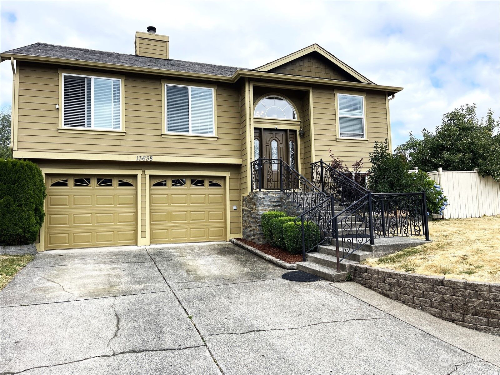 Property Photo:  13638 SE 274th Place  WA 98042 