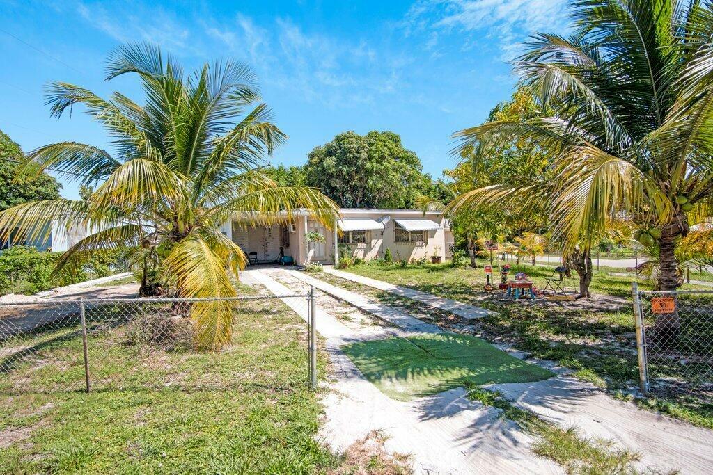 Property Photo:  591 Oleander Road  FL 33462 