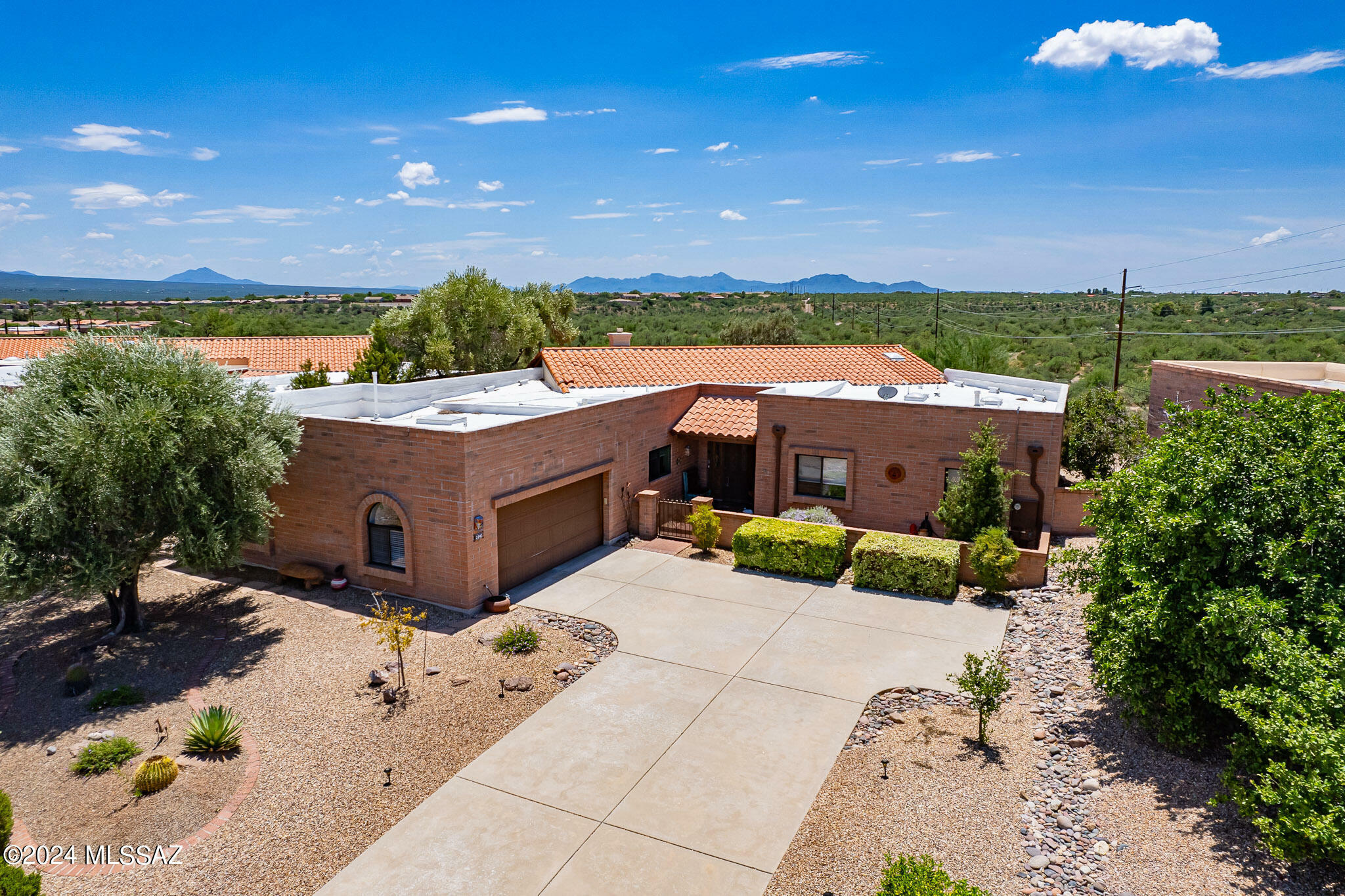 Property Photo:  2143 W Va Nuevo Leon  AZ 85622 