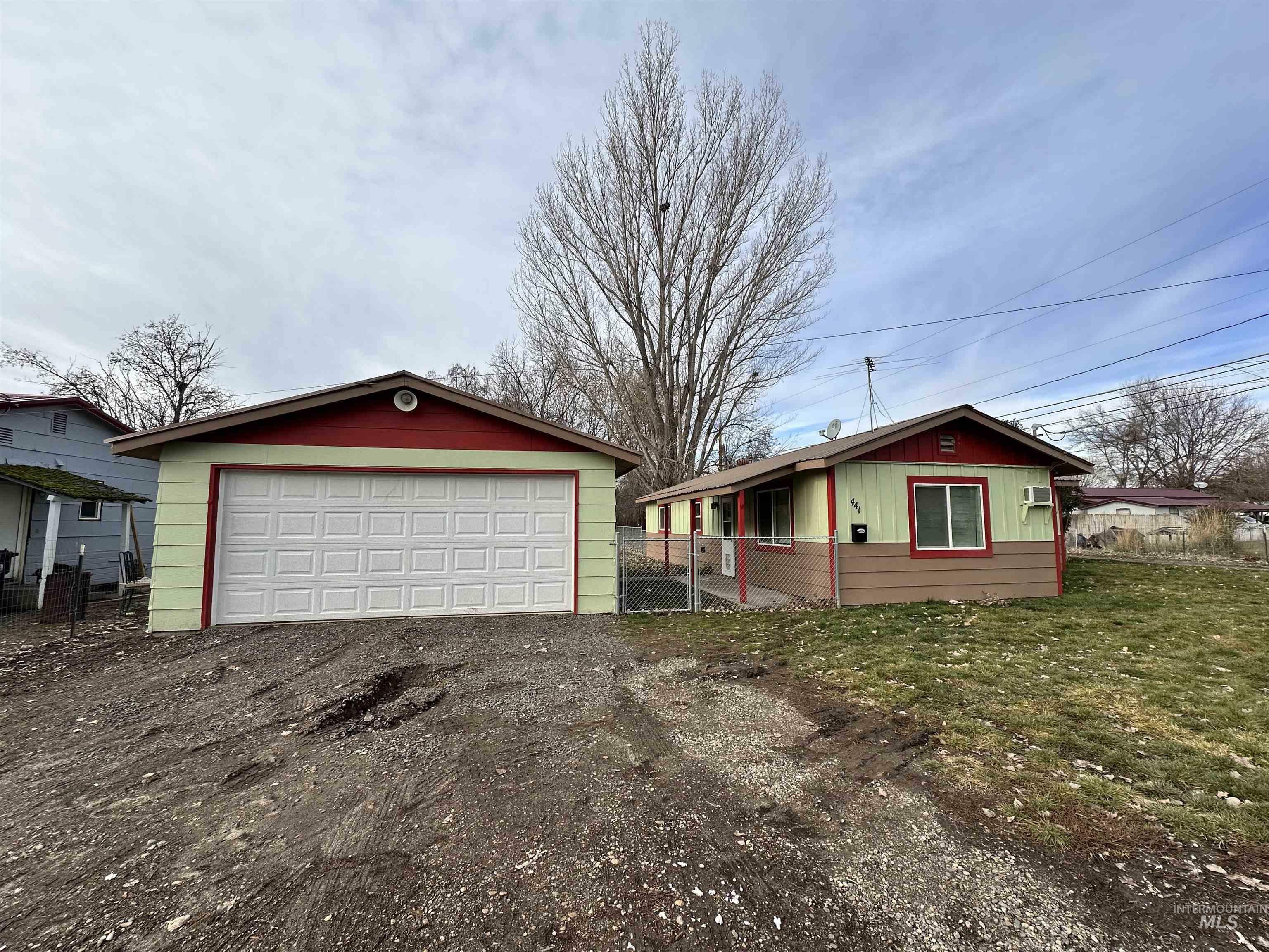 Property Photo:  441 E 10th St  ID 83672 