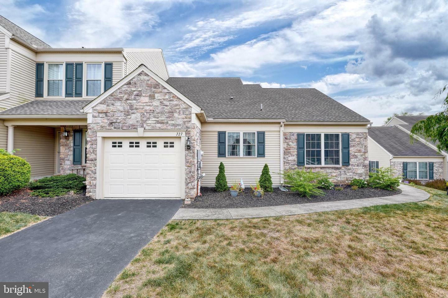 Property Photo:  727 Creekside Drive  PA 17036 