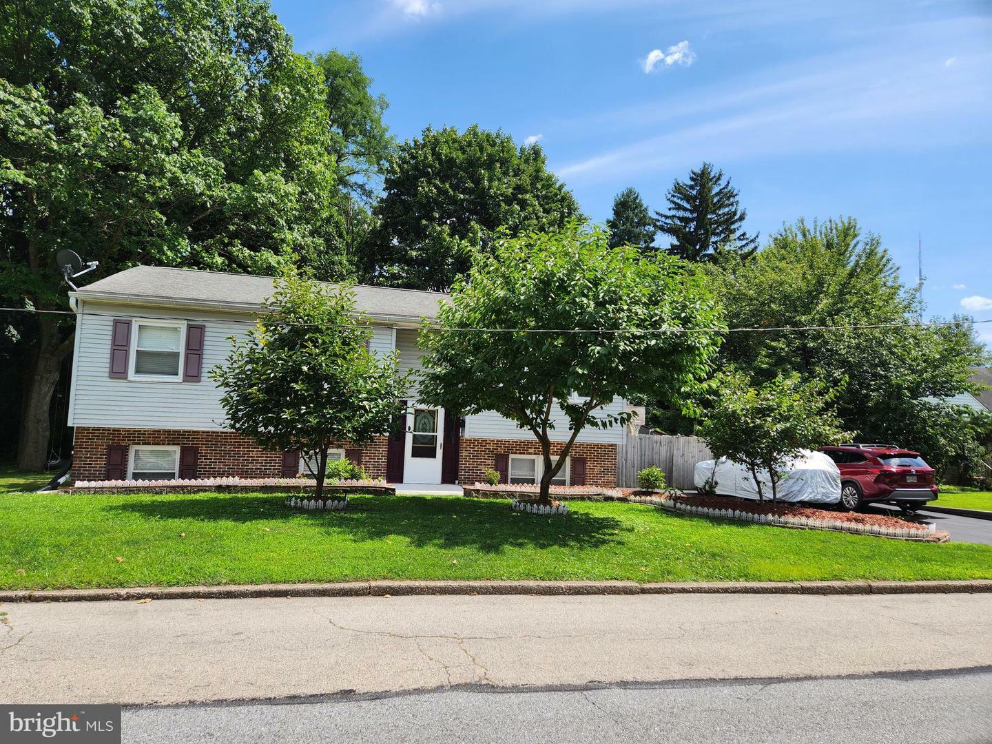 Property Photo:  453 Evergreen Avenue  PA 19128 