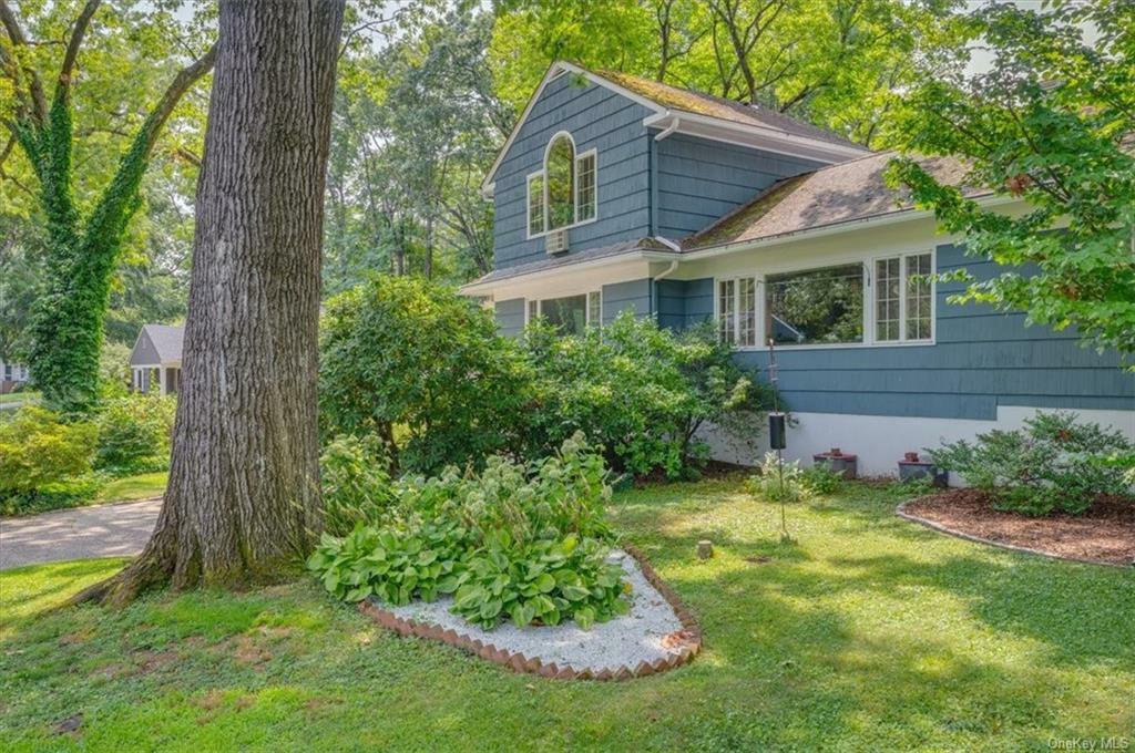 Property Photo:  10 Evergreen Way  NY 10591 