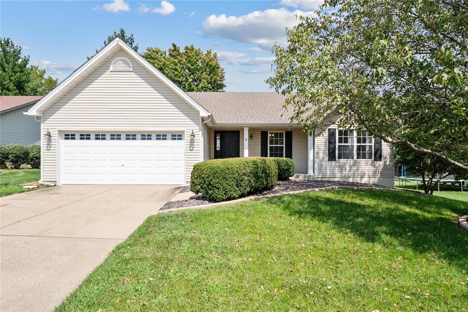 Property Photo: 858 Emerald Place Drive MO 63304