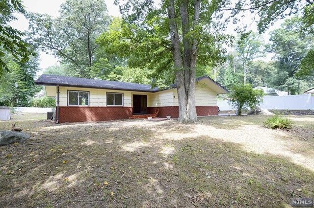 Property Photo:  8 Harris Avenue  NJ 07874 