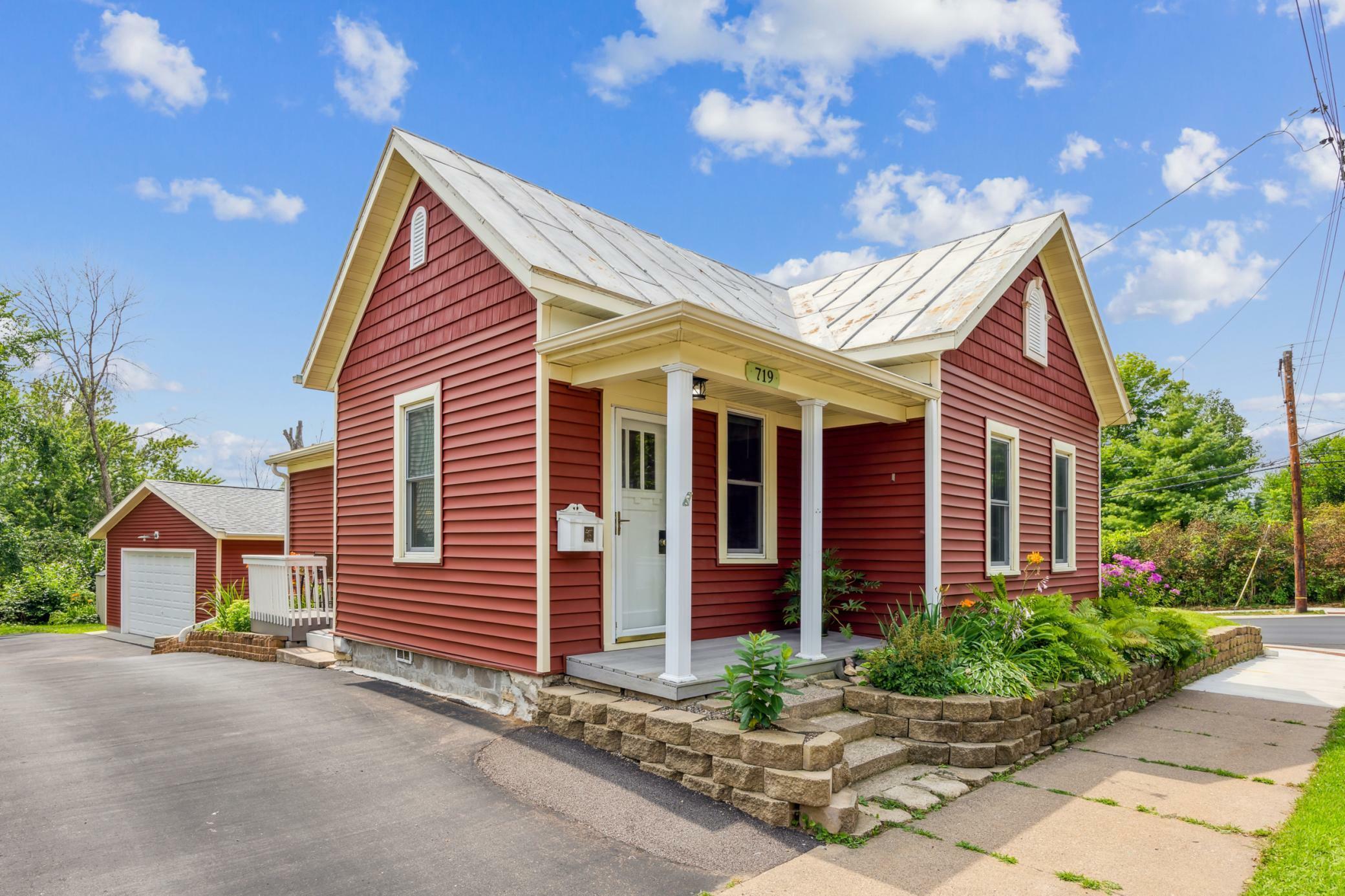 Property Photo:  719 Maple Street W  MN 55082 