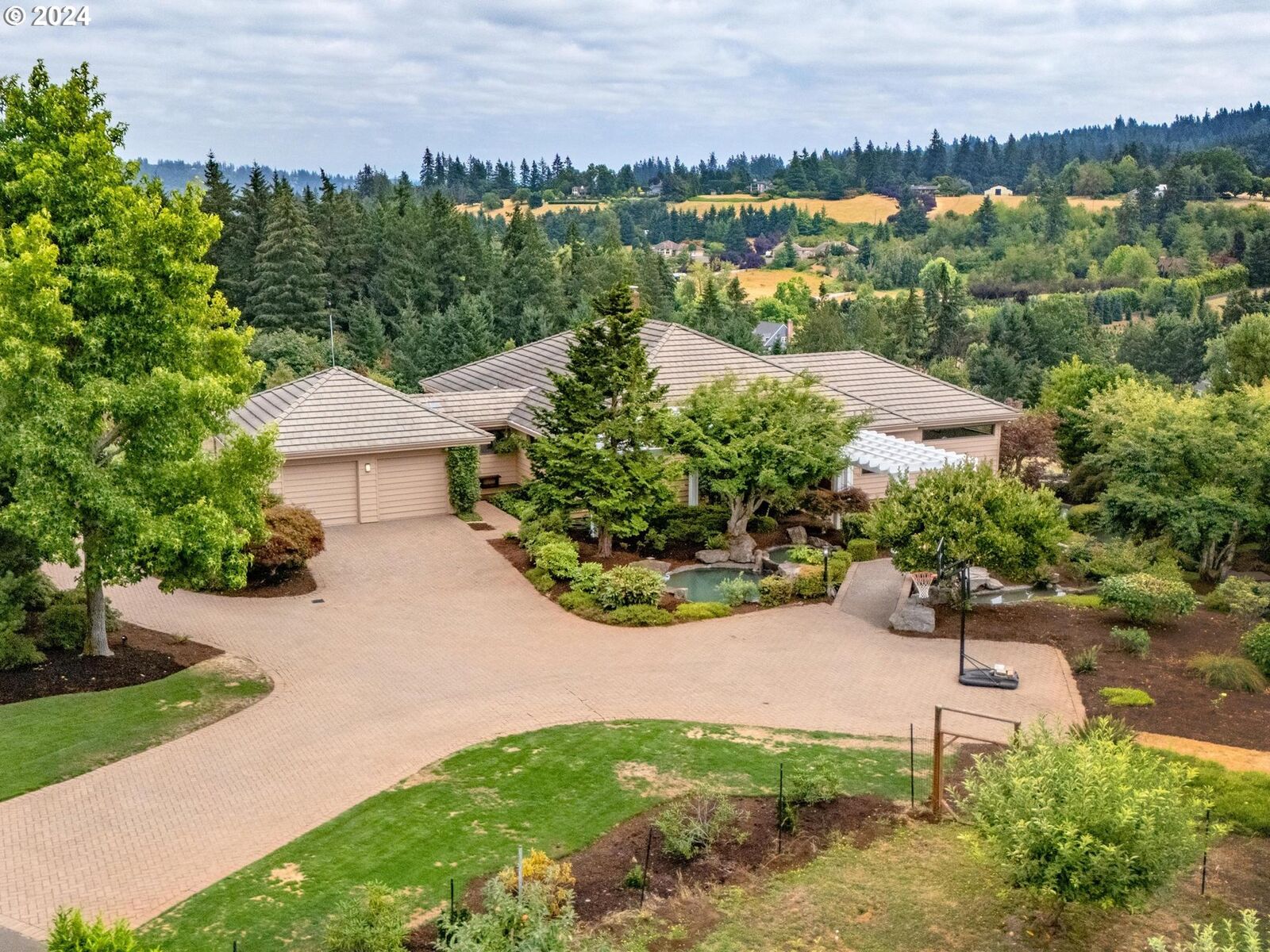Property Photo: 21012 SW Meadow Way OR 97062