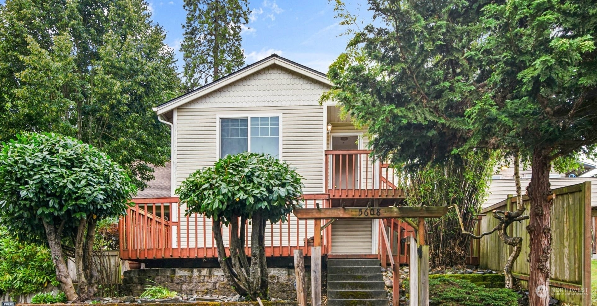 Property Photo:  5608 S 1st Avenue  WA 98203 