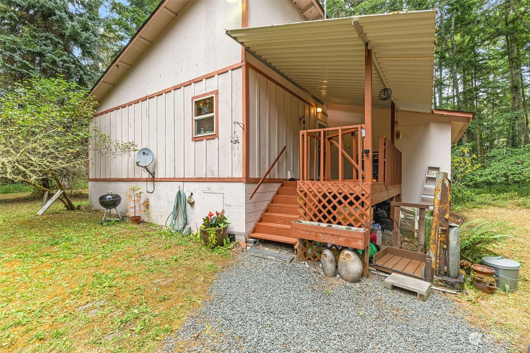 Property Photo:  122 Fawndale Place  WA 98382 