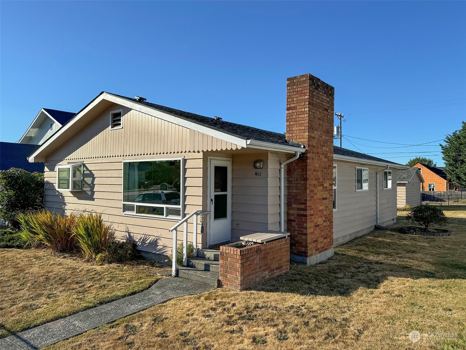 Property Photo:  411 E 7th Street  WA 98362 