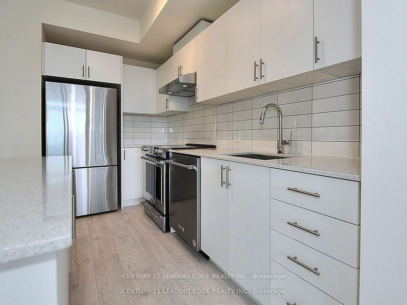 Property Photo:  9000 Jane St 422  ON L4K 0M6 