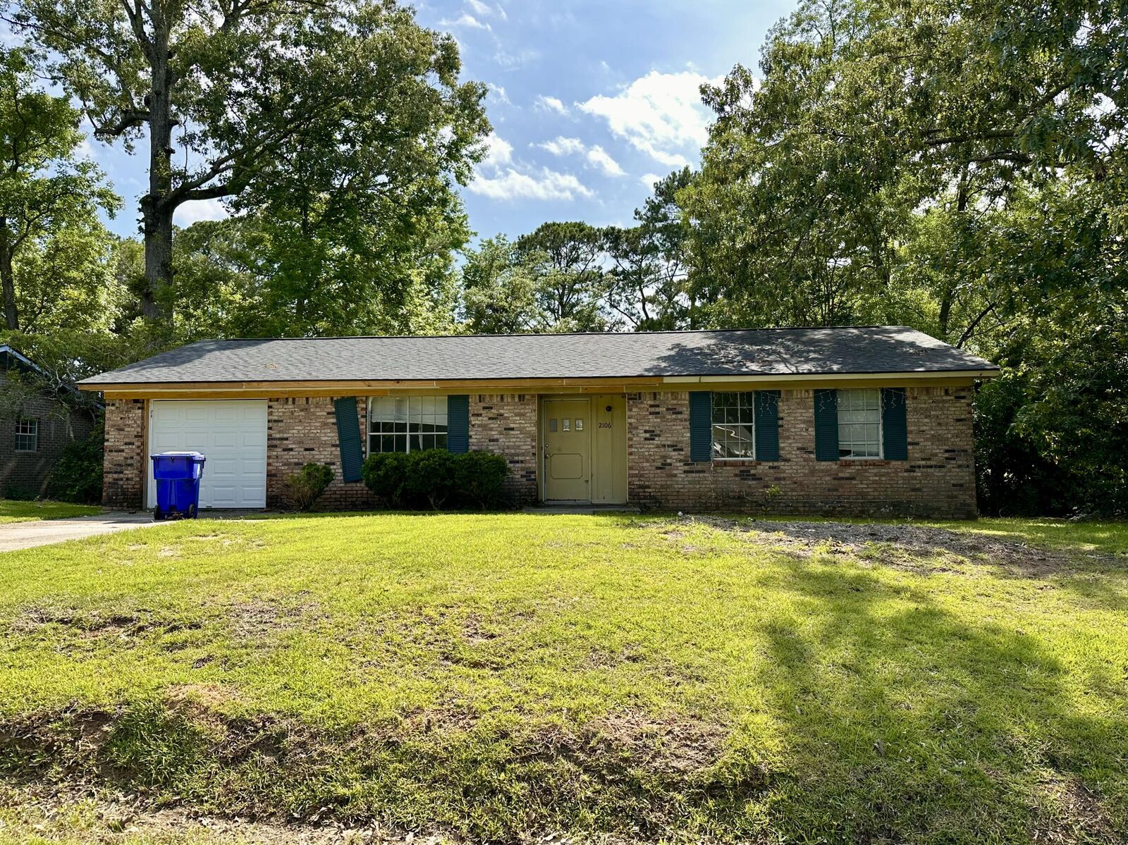 Property Photo:  2106 Mission Avenue  SC 29414 