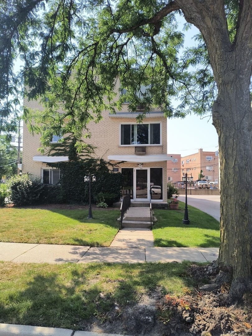 Property Photo:  8152 Elmwood Avenue 201  IL 60077 