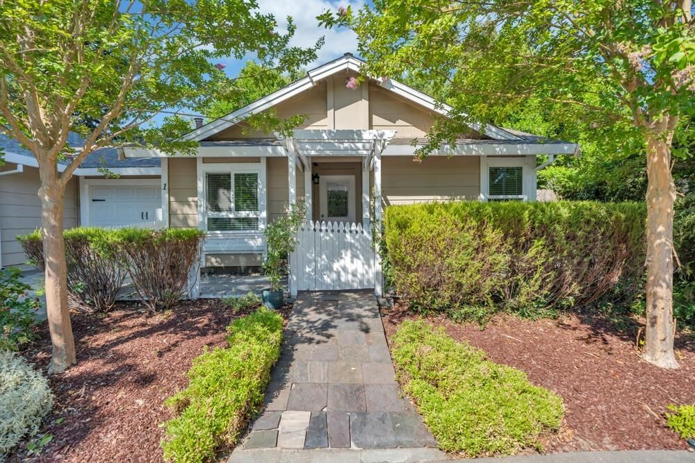 Property Photo: 1 De Sart Court CA 95831