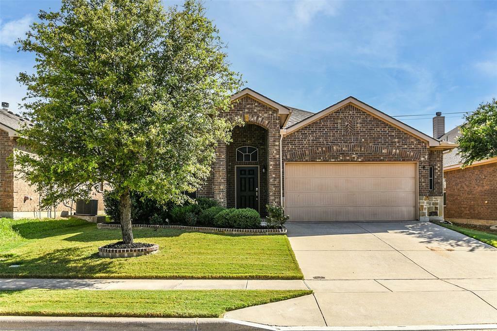 Property Photo:  11116 Erinmoor Trail  TX 76052 