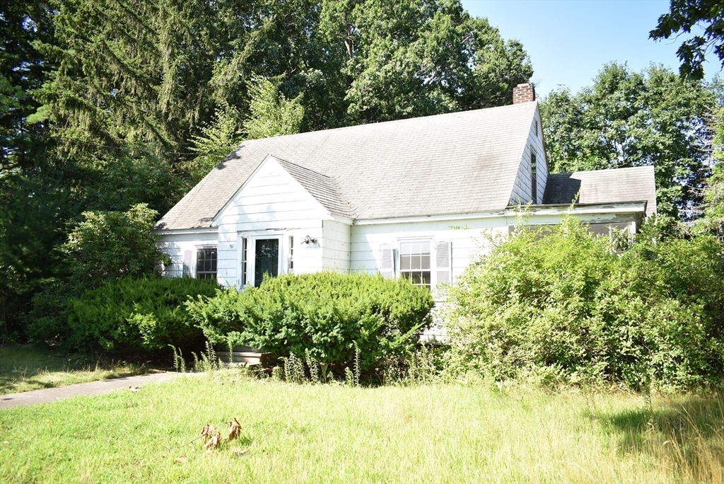 Property Photo:  28 Thompson Rd  MA 01570 