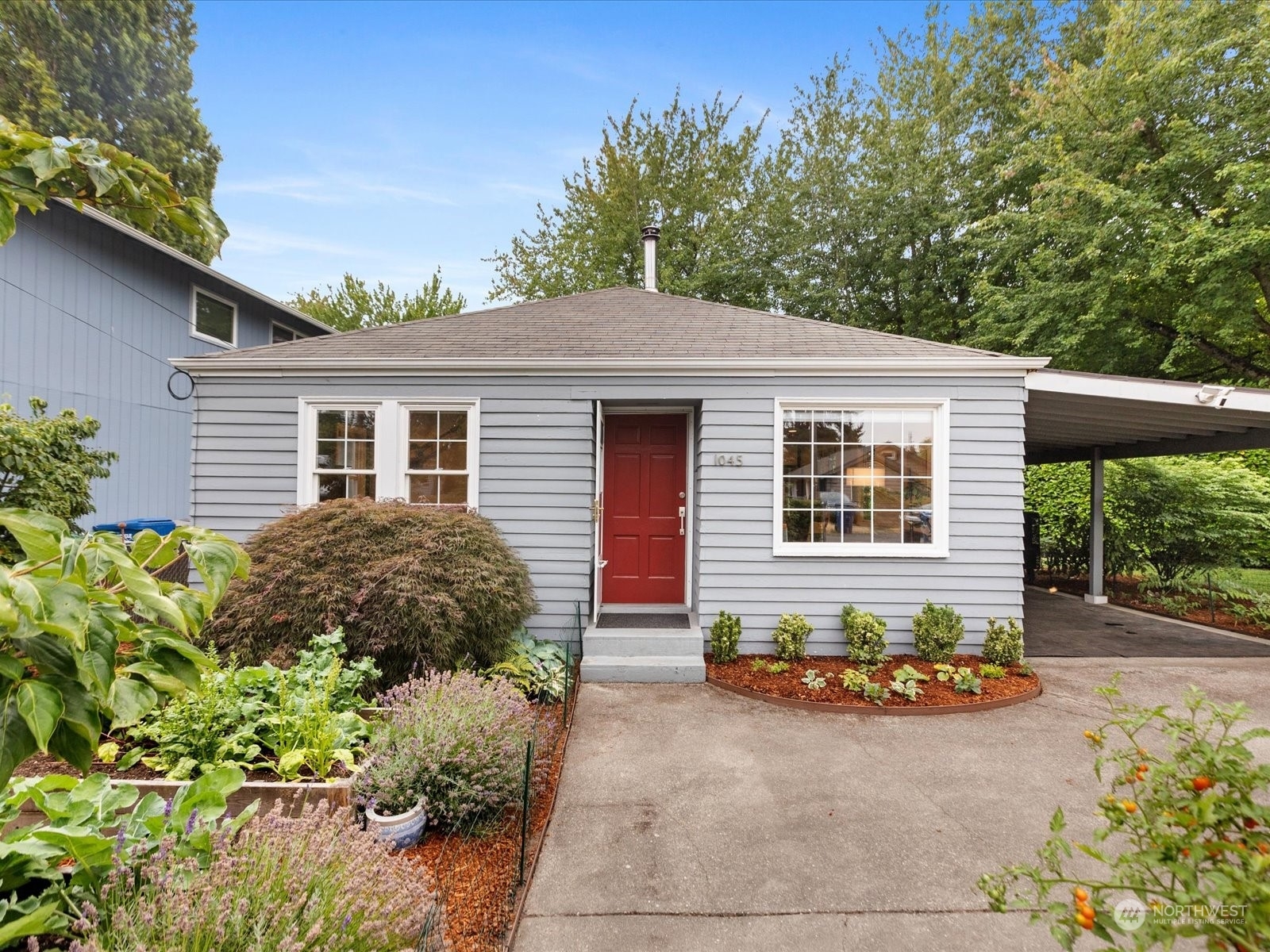 Property Photo:  1045 S Rose Street  WA 98108 