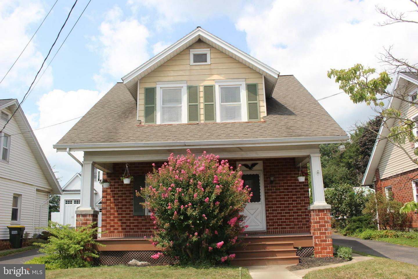 Property Photo:  61 E Main Street  PA 17540 