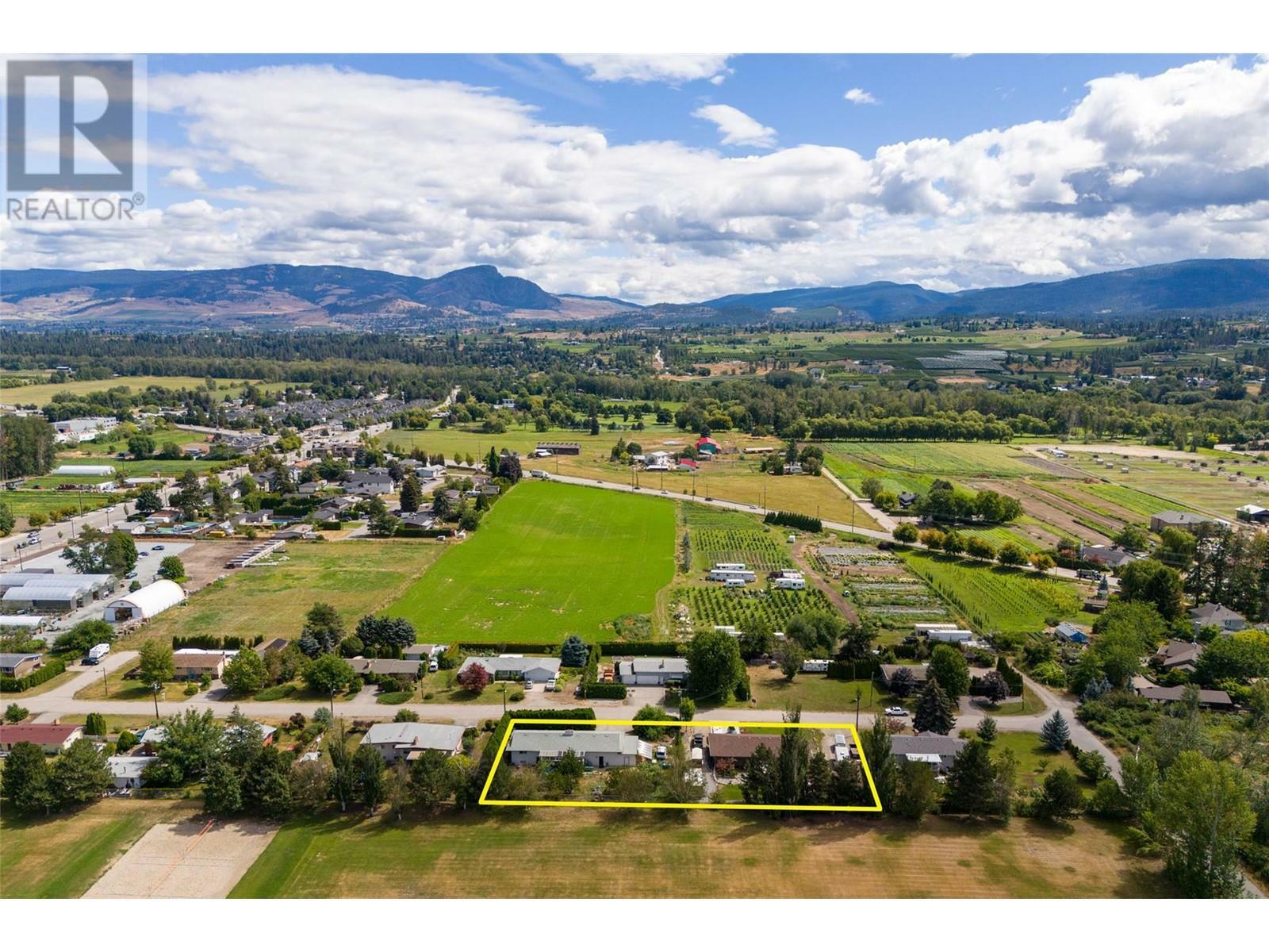 Photo de la propriété: 3240 St. Amand Road BC V1W 3P1