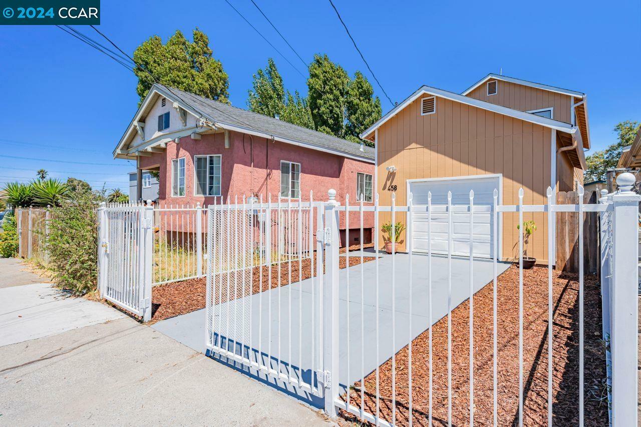 Property Photo:  458 5th St  CA 94801 