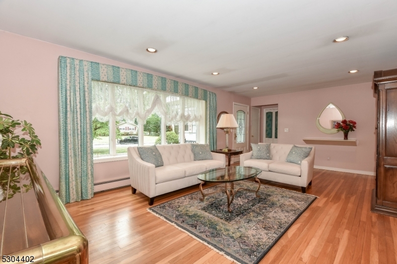 Property Photo:  68 Stonehenge Ter  NJ 07066 