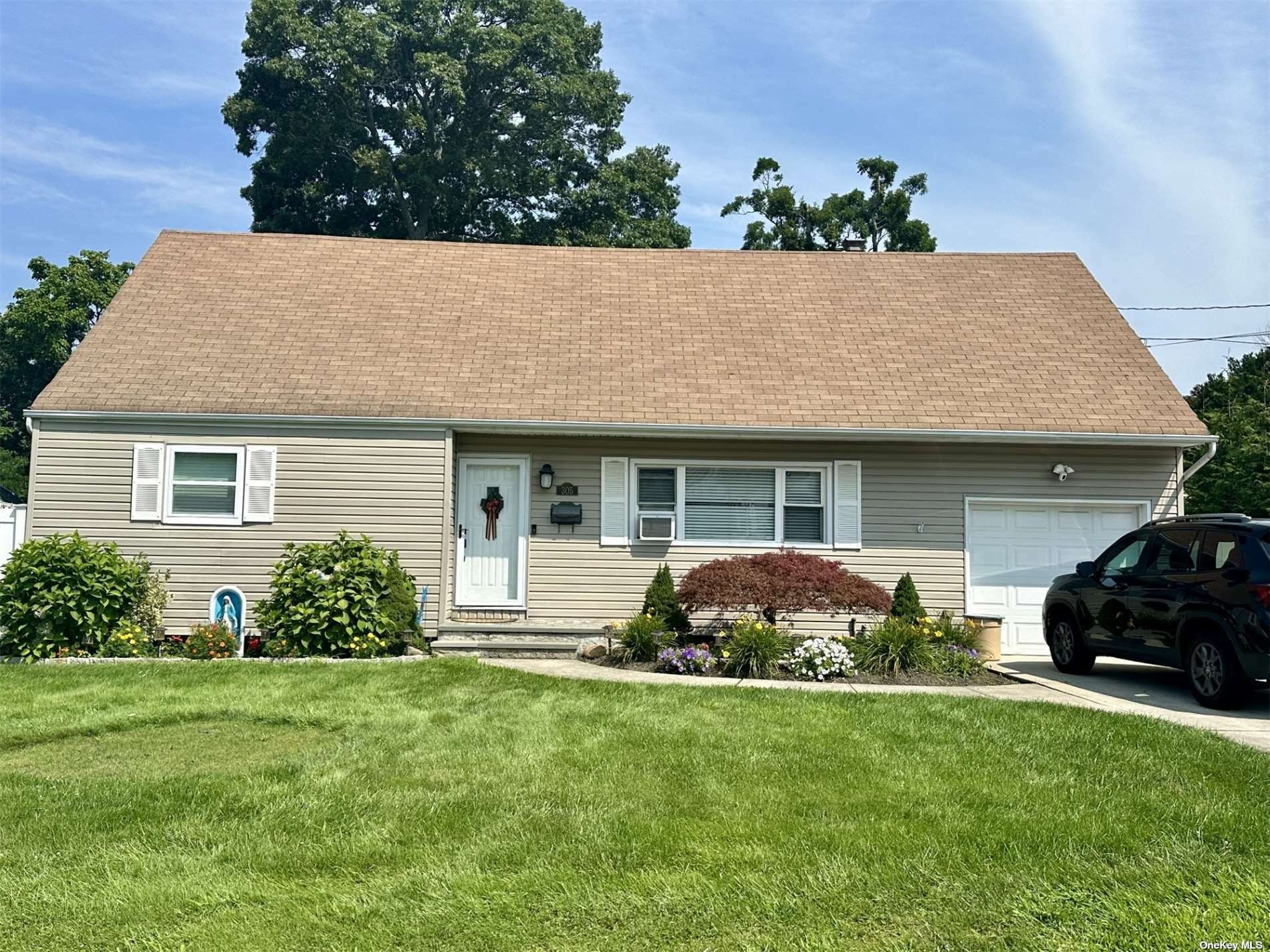 305 Independence Avenue  West Islip NY 11795 photo