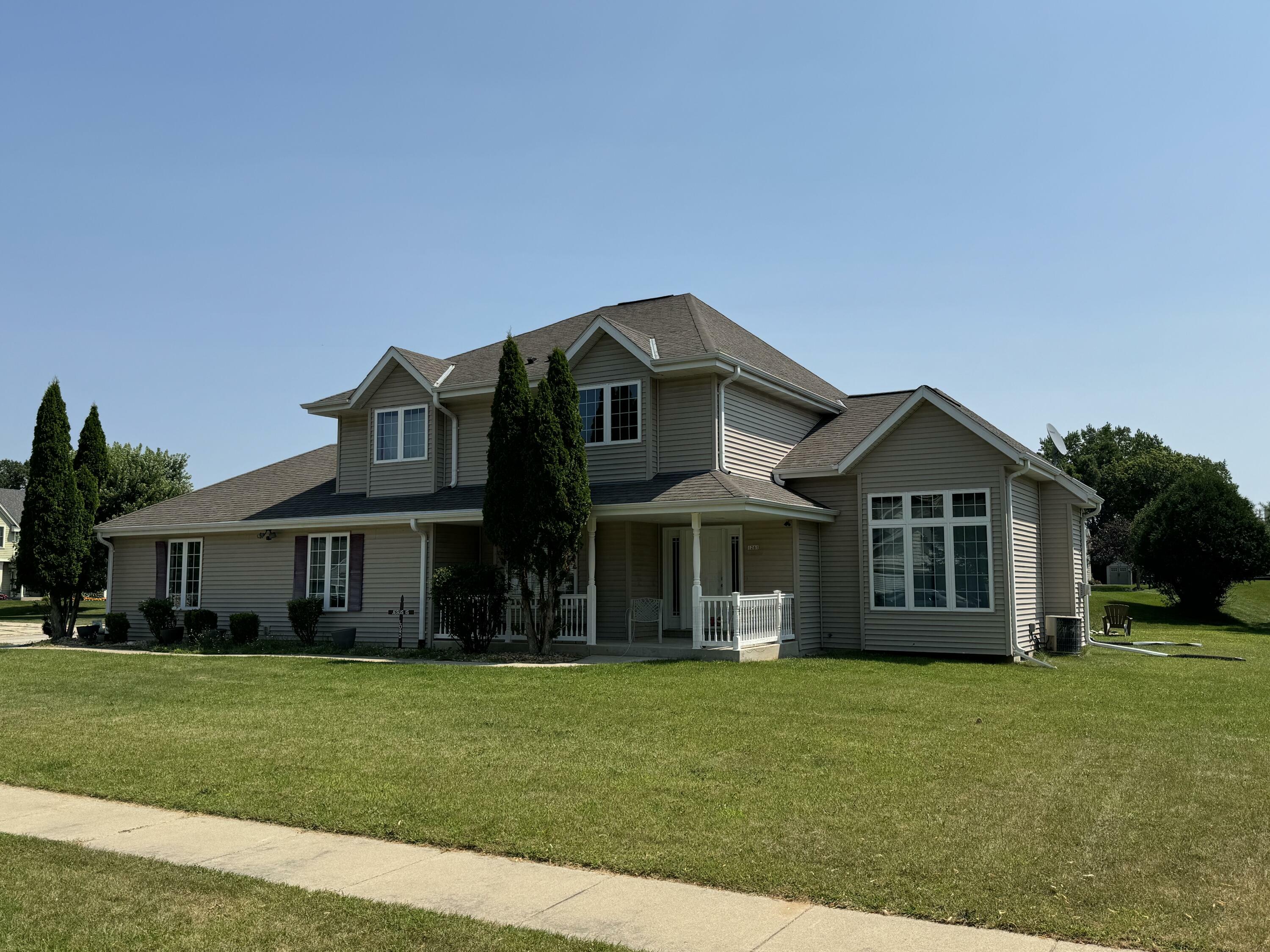 Property Photo:  1261 Shoal Ridge Rd  WI 53066 