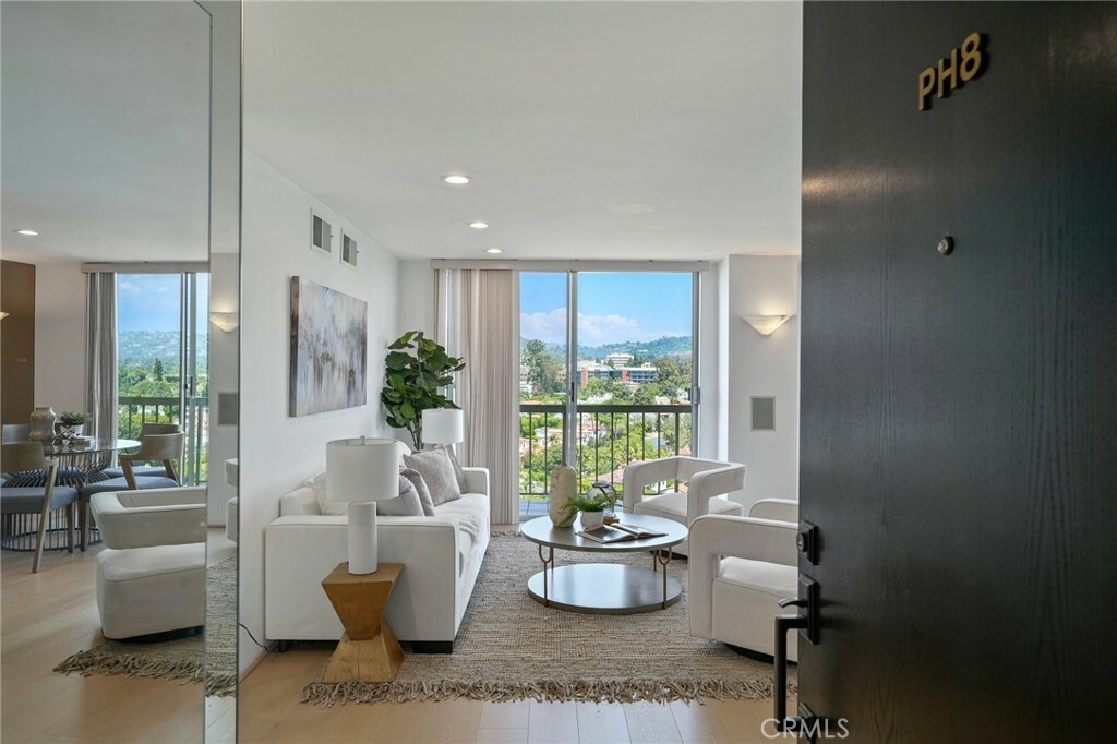 Property Photo:  10751 Wilshire Boulevard Penthouse 8  CA 90024 