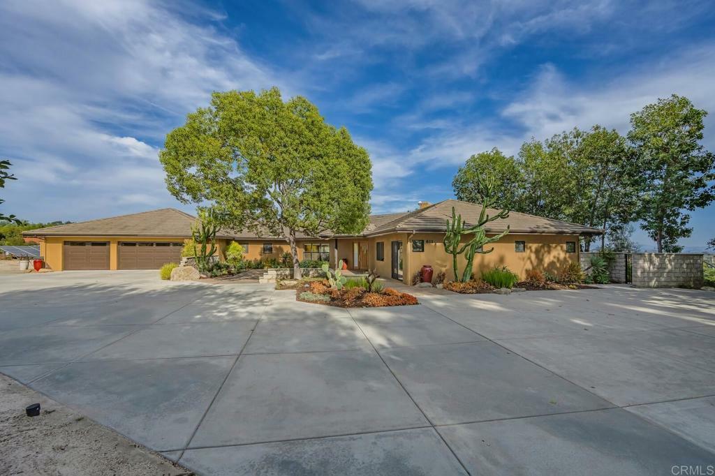 Property Photo:  811 S Ridge Drive  CA 92028 