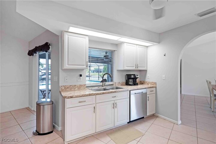 Property Photo: 2201 SE 10th Avenue FL 33990