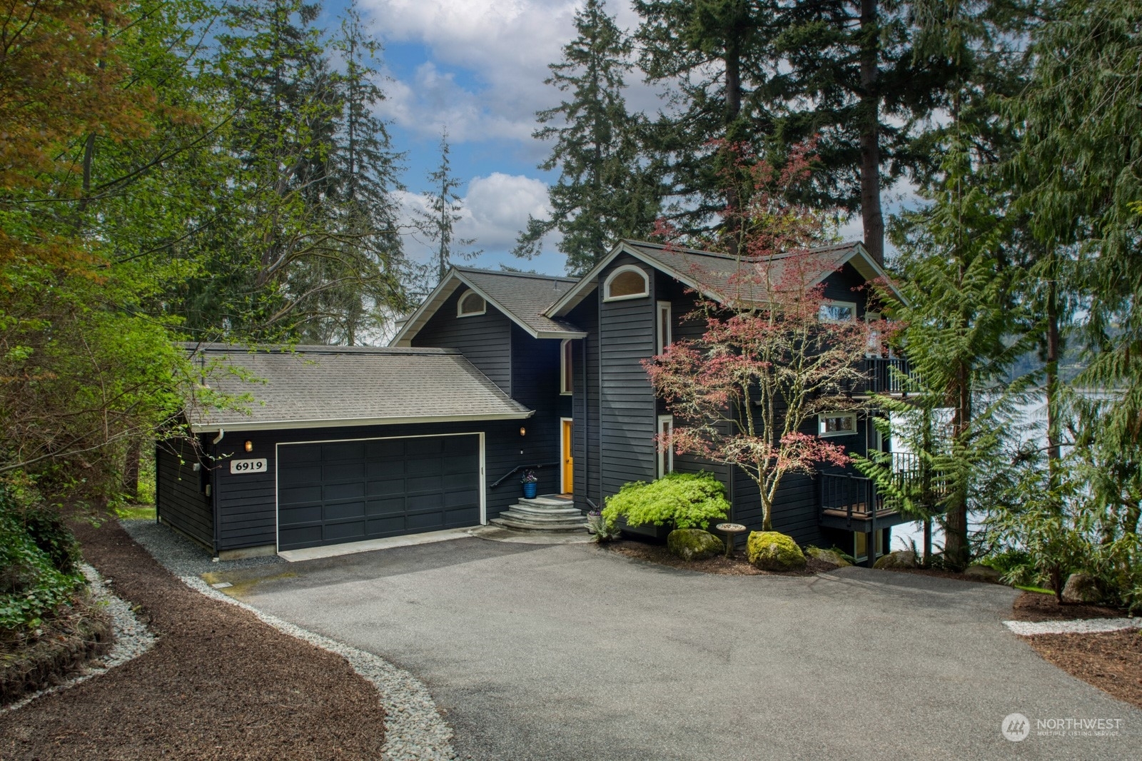 Property Photo: 6919 Crystal Springs Drive NE WA 98110
