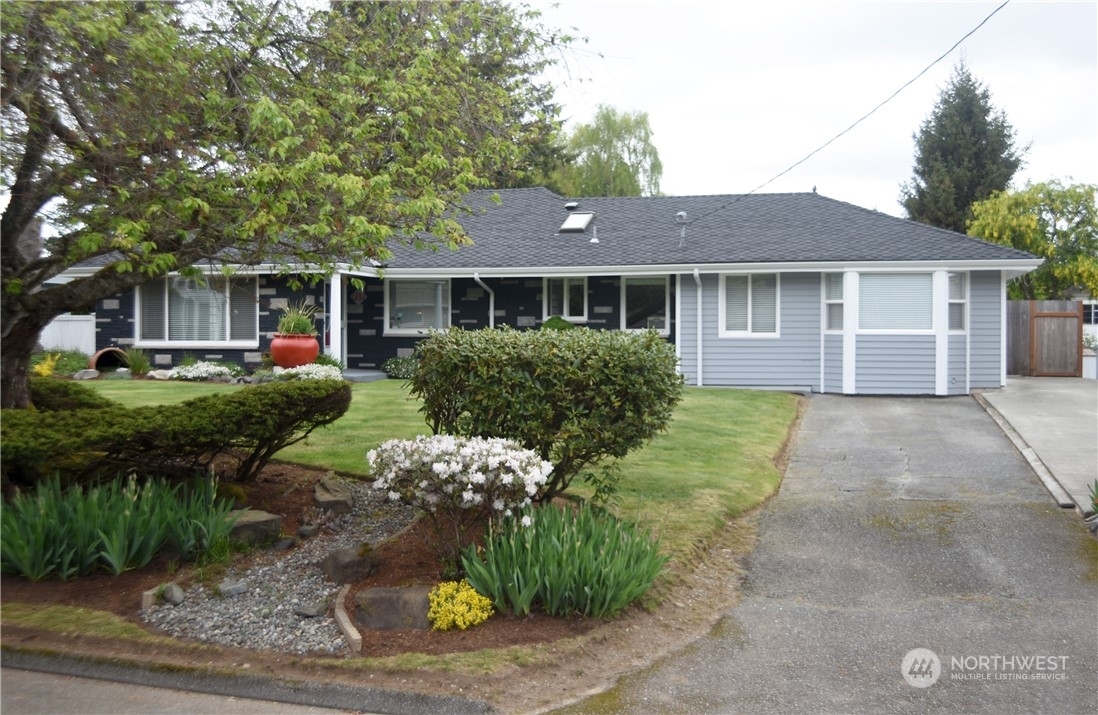 Property Photo:  717 48th Street SE  WA 98203 