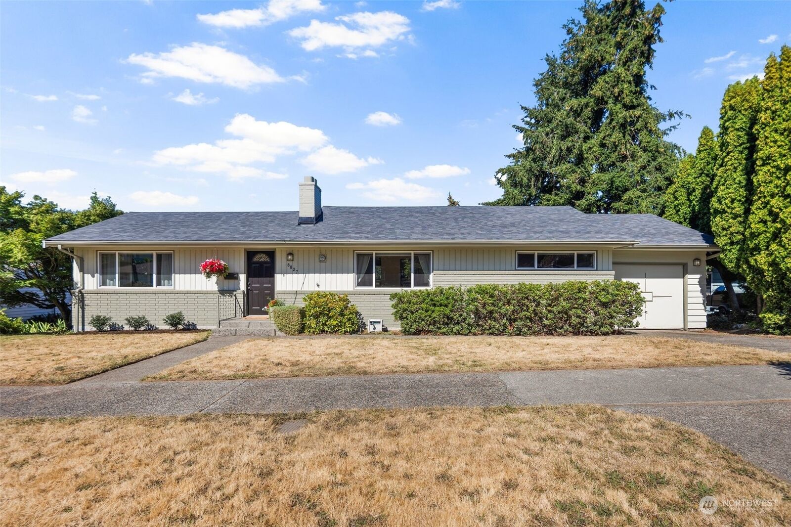 Property Photo: 8827 2nd Avenue NE WA 98115