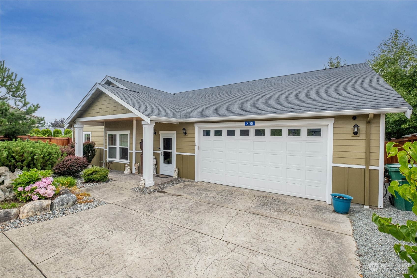 Property Photo:  308 Barry Loop  WA 98274 