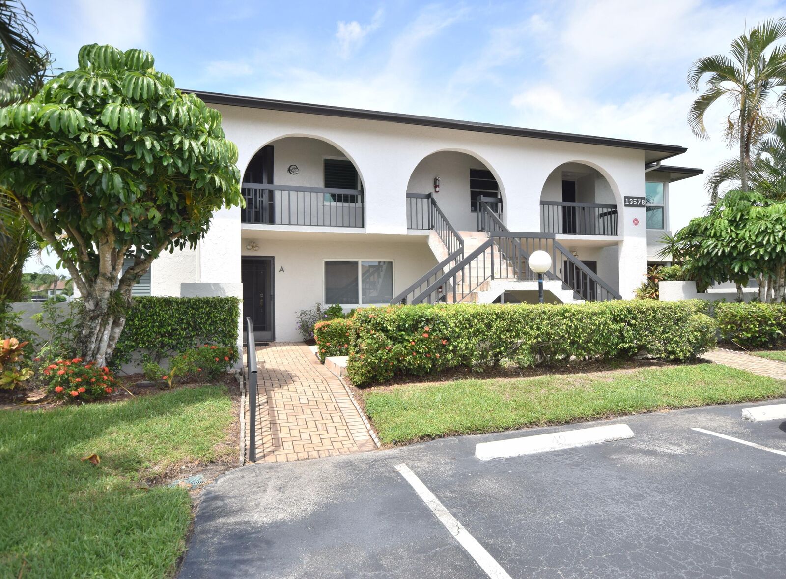 Property Photo:  