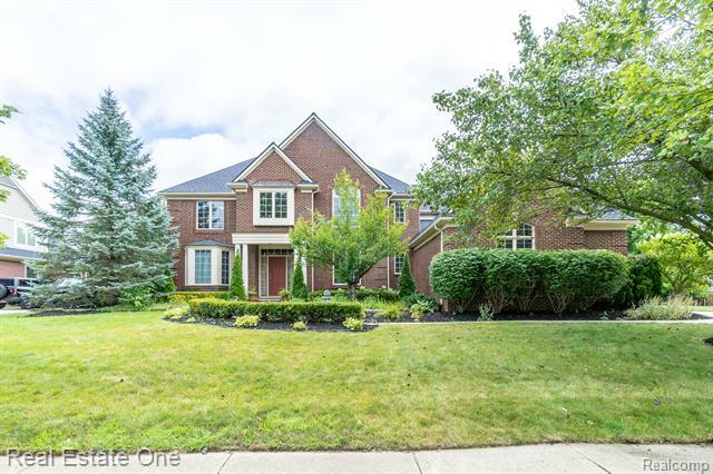 Property Photo:  18090 Peninsula Way  MI 48168 