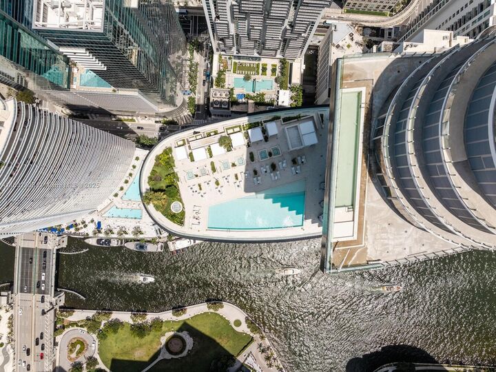 Property Photo: 300 Biscayne Blvd Way 1902 FL 33131