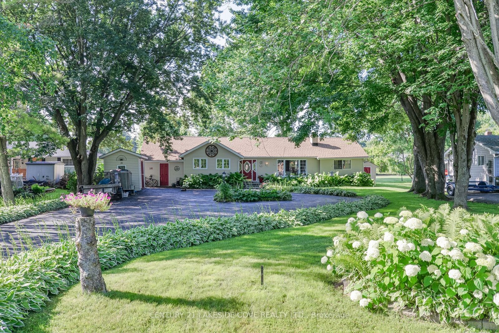 Property Photo:  16 Old Indian Tr W  ON L0K 1B0 