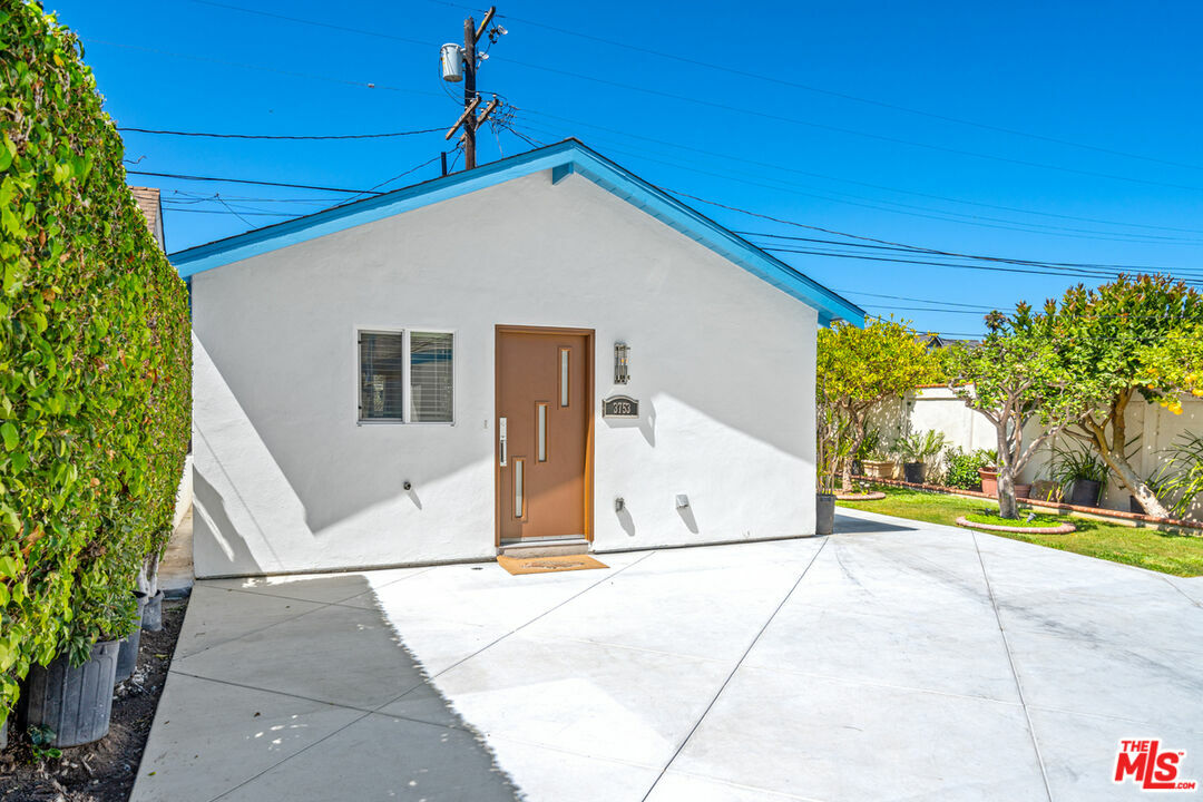 Property Photo:  3751  W 60th St  CA 90043 