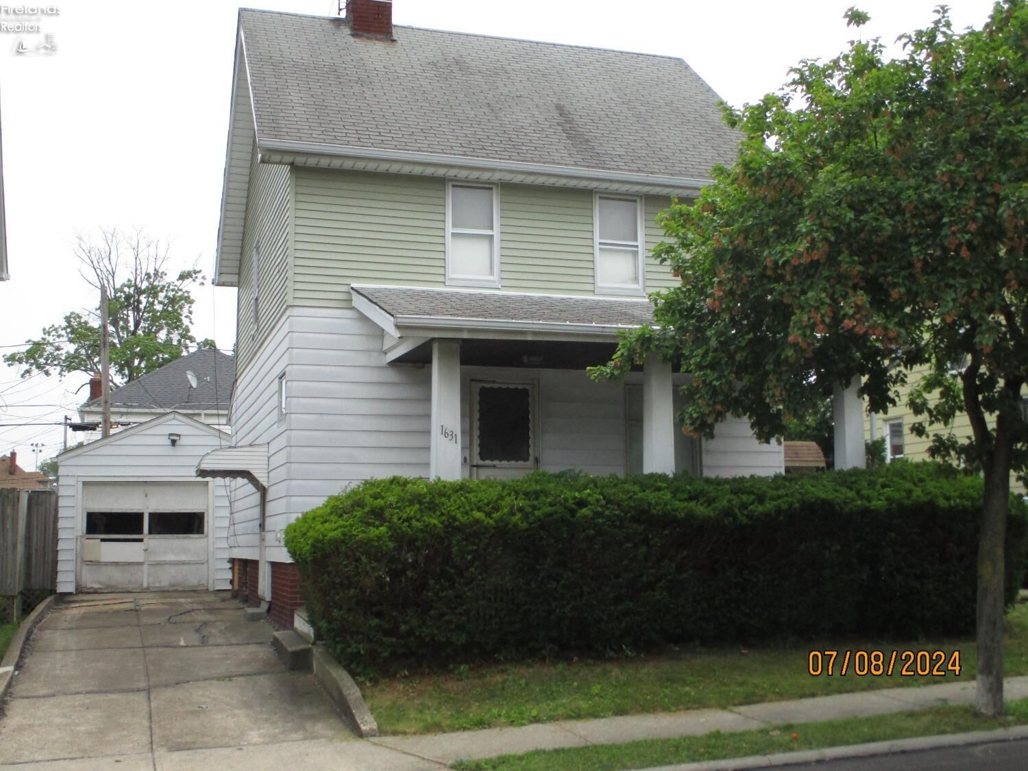 Property Photo: 1631 Olivewood Avenue OH 44107