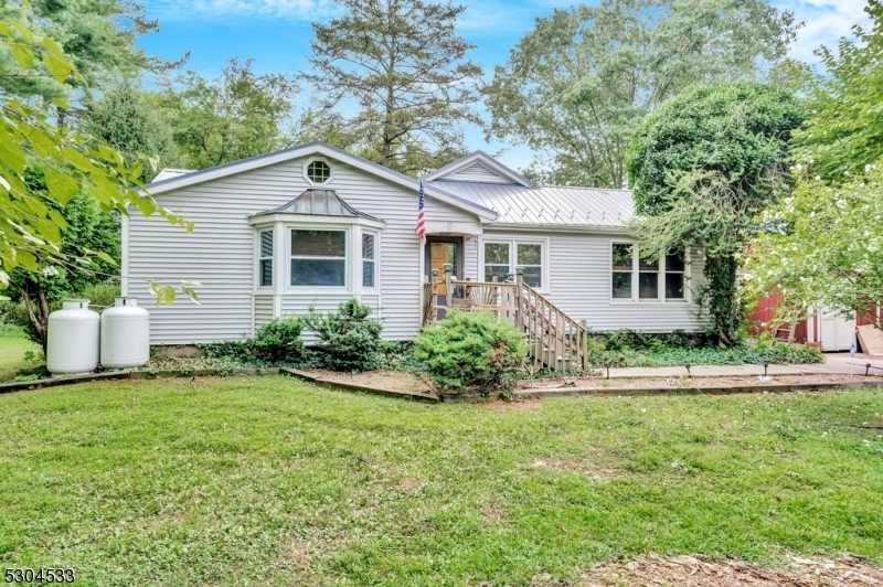 Property Photo:  122 Featherbed Ln  NJ 08822 