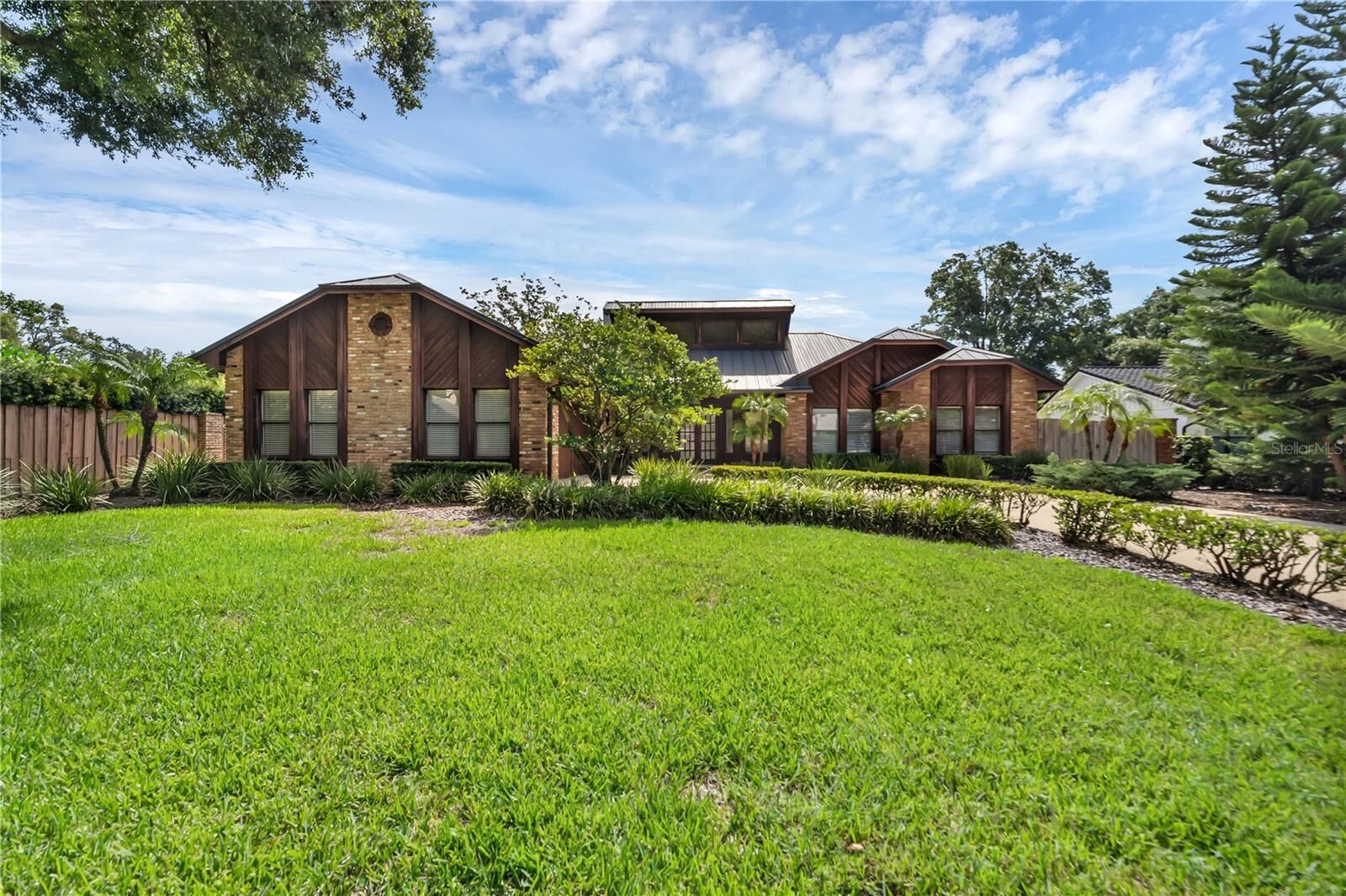 Property Photo: 7909 Summer Ridge Place FL 32819